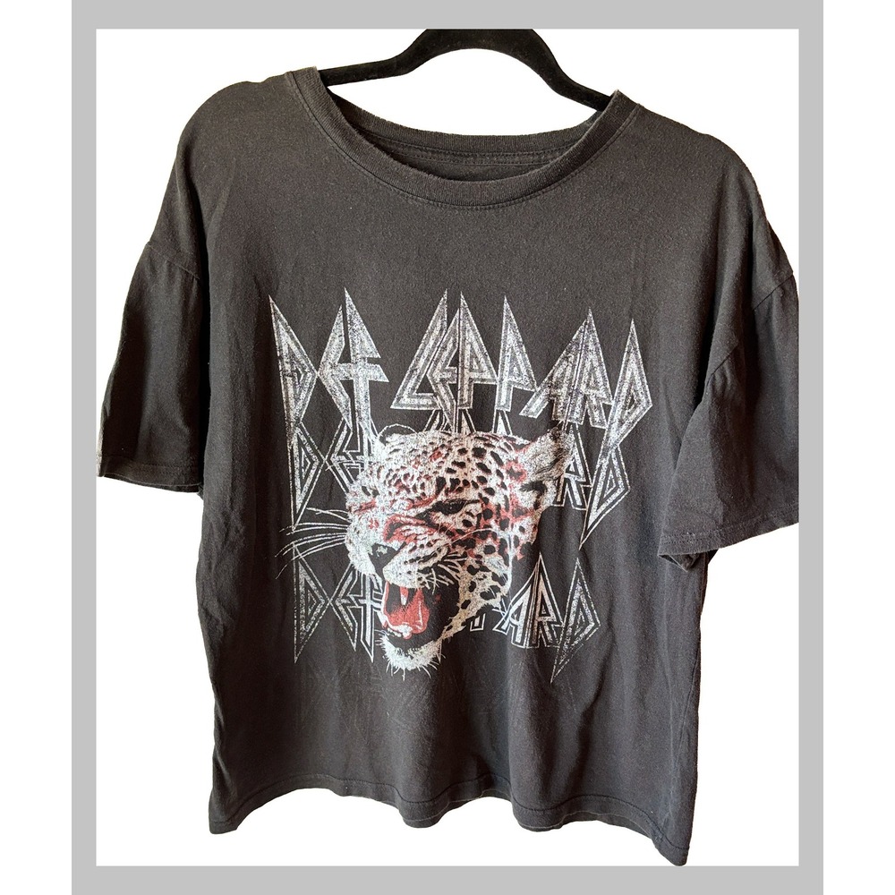 Def Leppard Graphic Tee Faded Black Leopard Rock Band T-Shirt Women X-Large